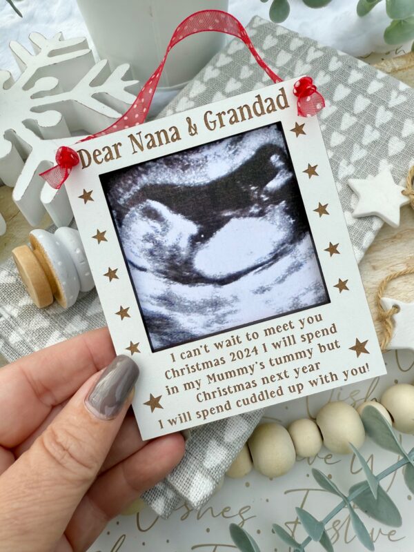 Grandparents To Be Christmas Decoration I Can't Wait To Meet You Hanging Photo Frame (WH)