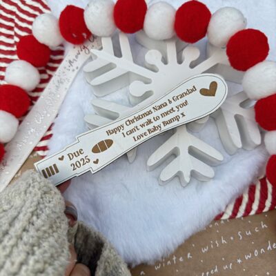 Merry Christmas Wooden Pregnancy Test Due 2026- GRANDPARENTS Pregnancy Announcement (WH)