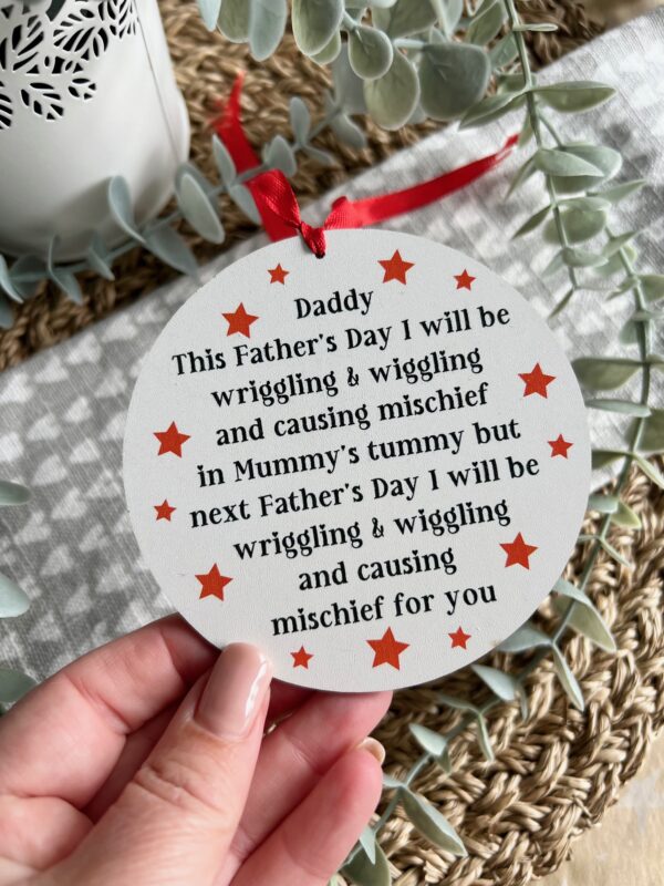 Wriggling & Wiggling Daddy To Be Sign - Father's Day Gift From Bump (PR)